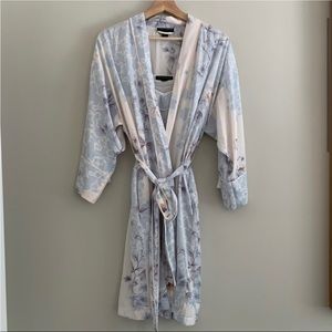 A Pea in the Pod, Light blue, robe and nightgown nursing set